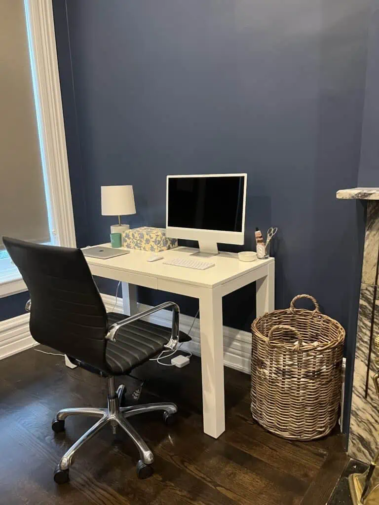 Everyday Parisian home office