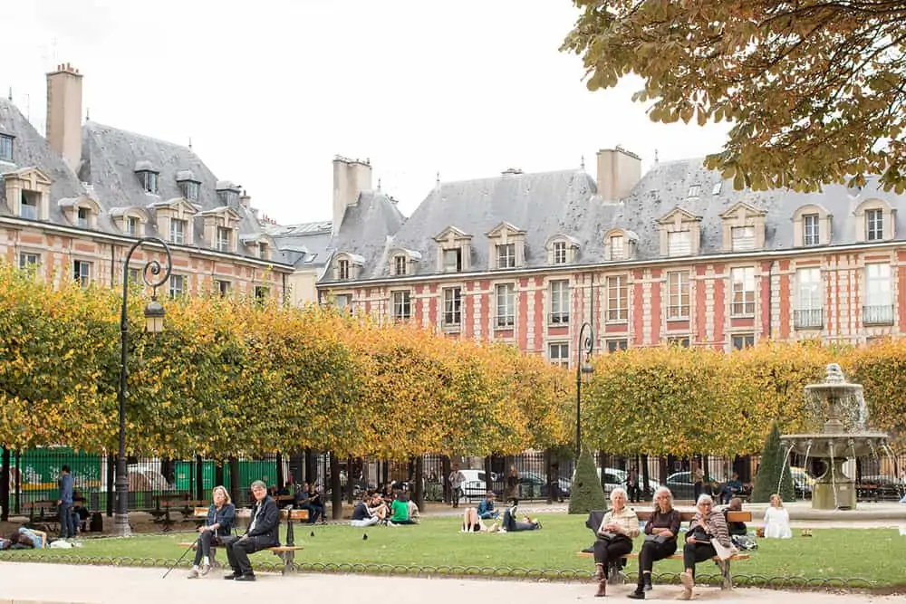 place des vosges where to picnic in Paris