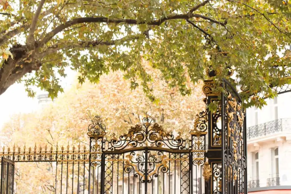 where to picnic in paris Parc Monceau