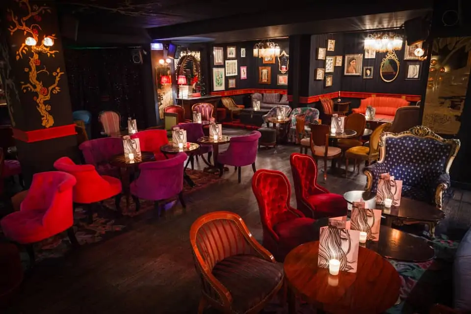 courtesy of très honoré