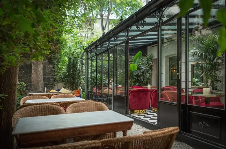 Top 10 Romantic Bars in Paris