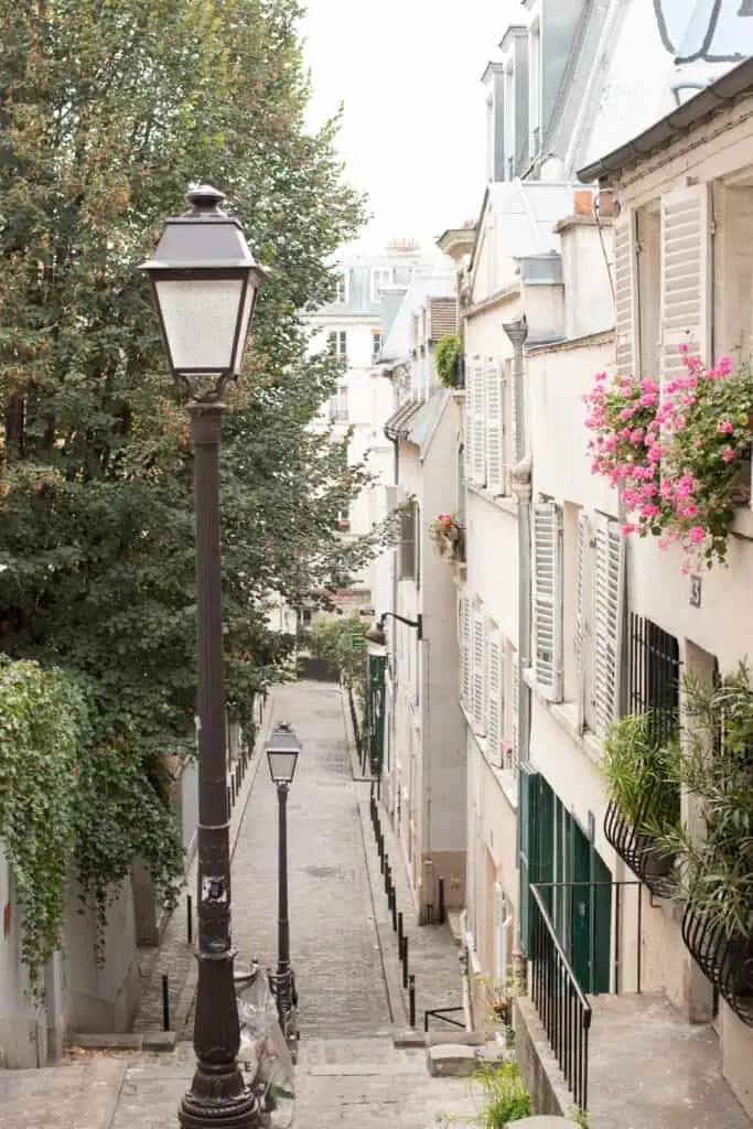 visit montmatre paris neighborhood